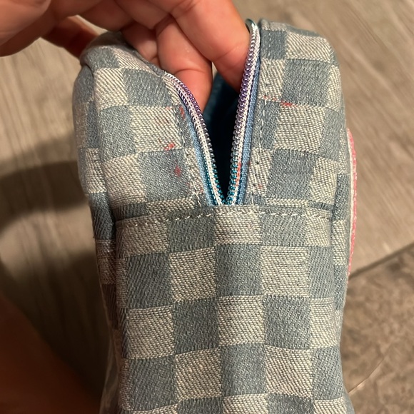 Cute Jean “love patch” makeup bag - Picture 5 of 8